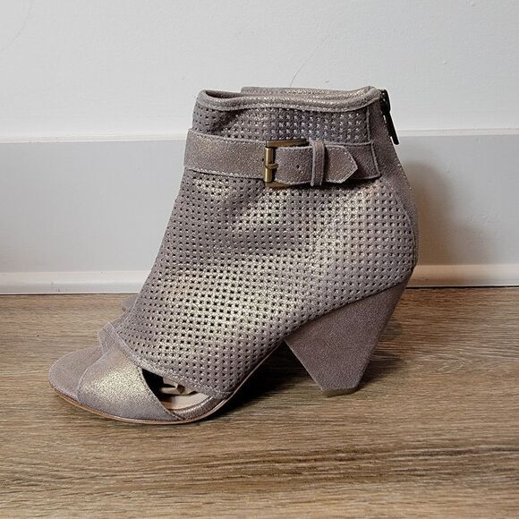 Pelle Moda Kori Perforated Wedge Heel Open Toe Brushed Metallic Bootie Size 7.5 - Picture 3 of 9